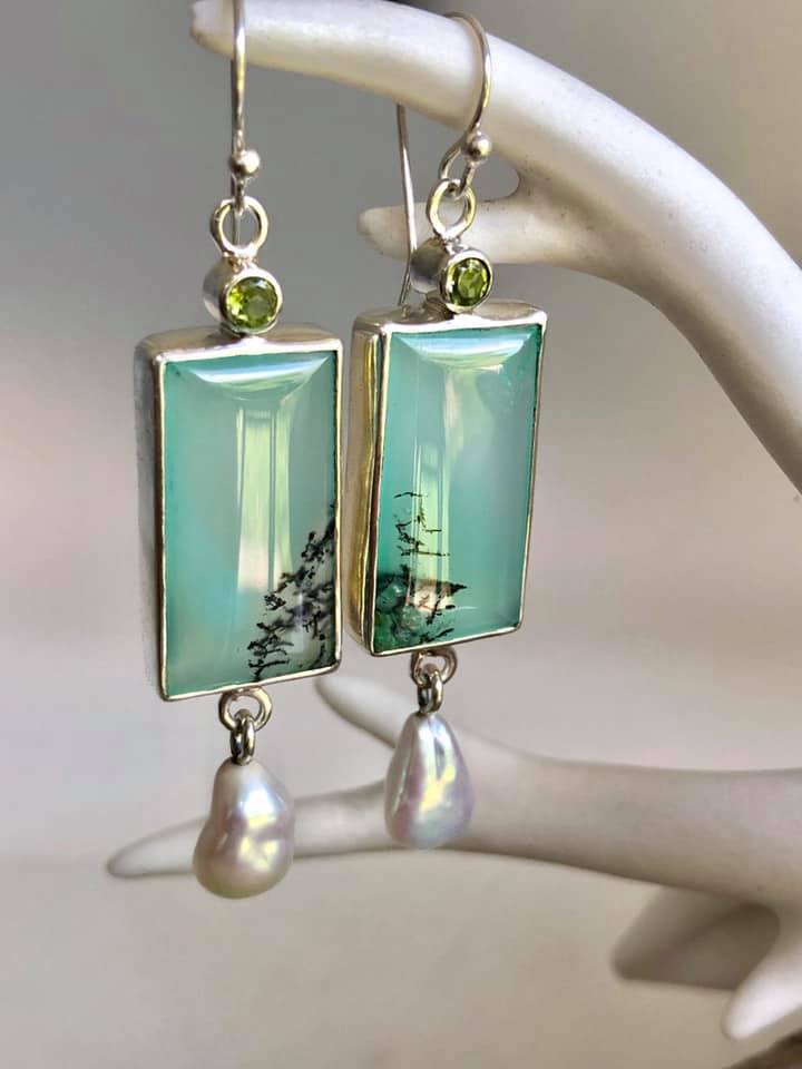 Beautiful Pearl Earring with Unique Style
