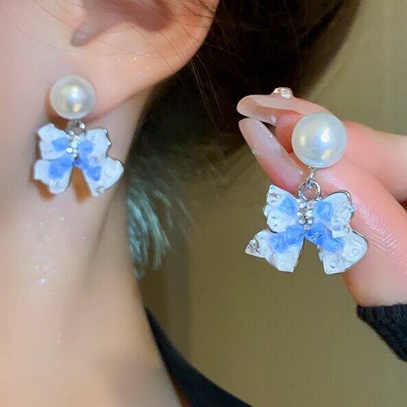 Beautiful Pearl Earring with Unique Style