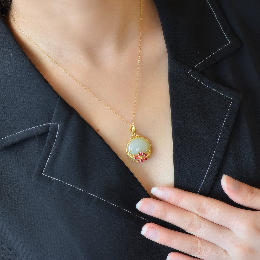 Beautiful Gold Necklace with Unique Style