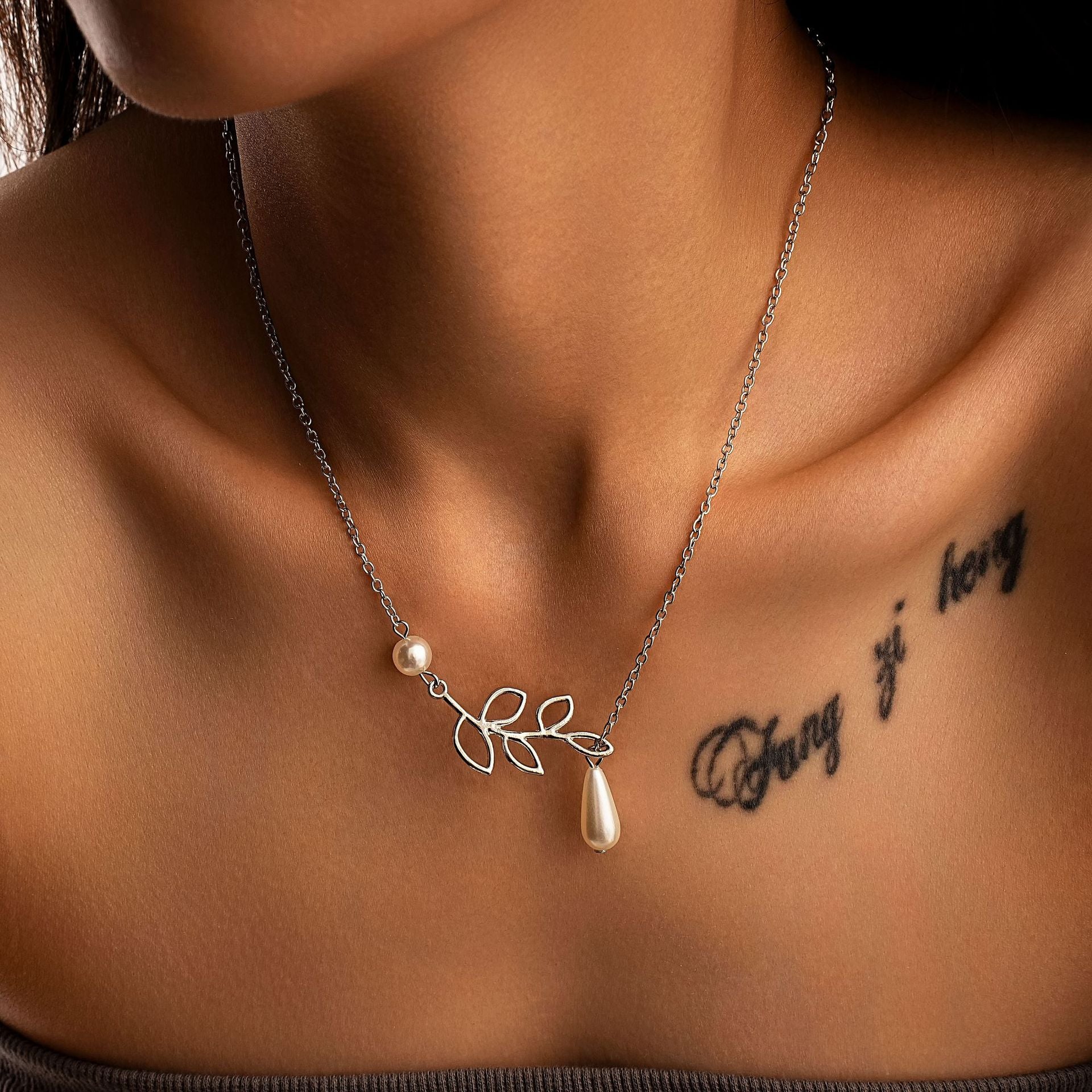 Beautiful Pearl Necklace with Unique Style