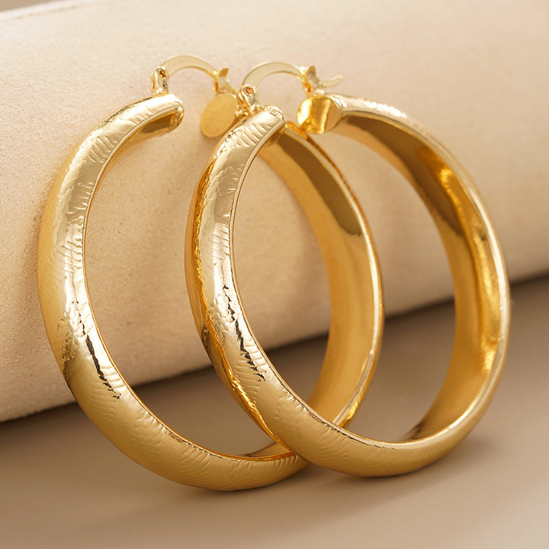 A Romantic Earring for Special Moments