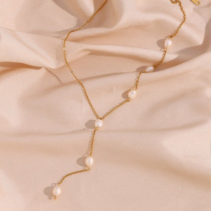 Beautiful Pearl Necklace with Unique Style