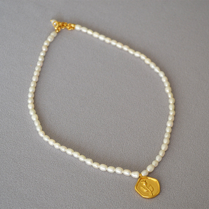 Beautiful Gold Necklace with Unique Style