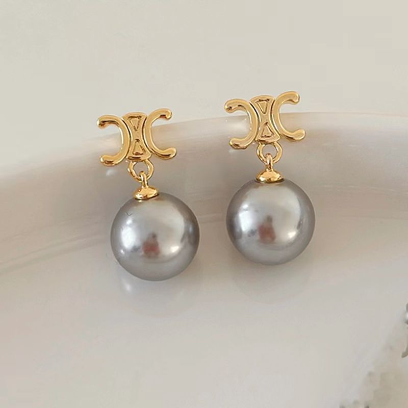 Charming Pearl Earring for Any Occasion