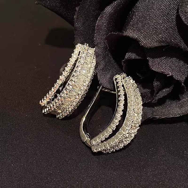 Charming Earring for Any Occasion