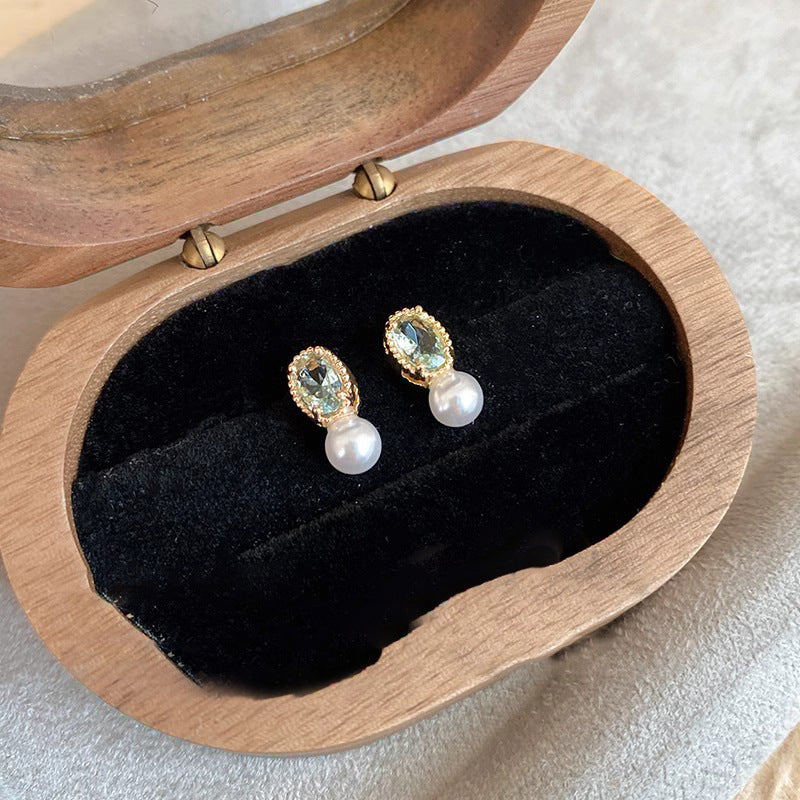 Beautiful Pearl Earring with Unique Style