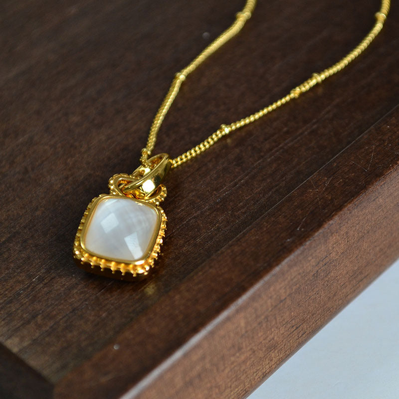 Beautiful Gold Necklace with Unique Style