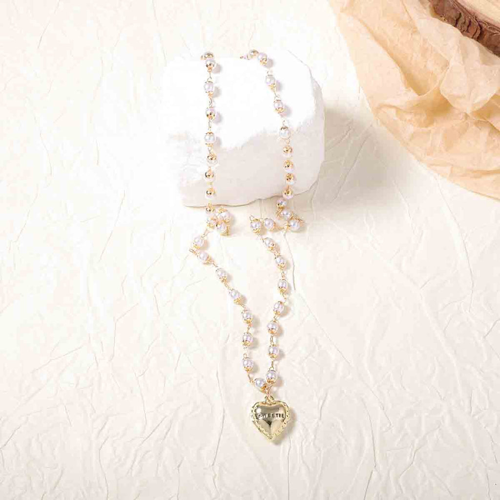 Beautiful Pearl Necklace with Unique Style