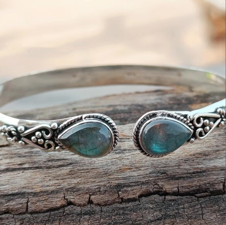 Charming Bracelet for Any Occasion