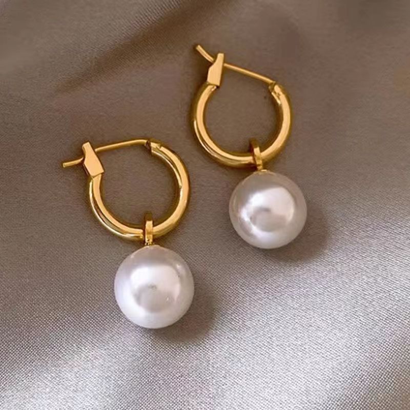 Charming Pearl Earring for Any Occasion