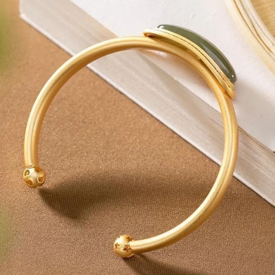 Beautiful Gold Bracelet with Unique Style