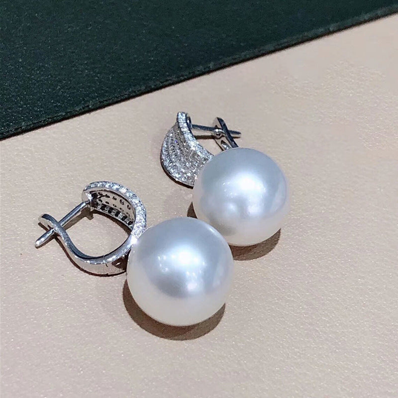 Beautiful Pearl Earring with Unique Style