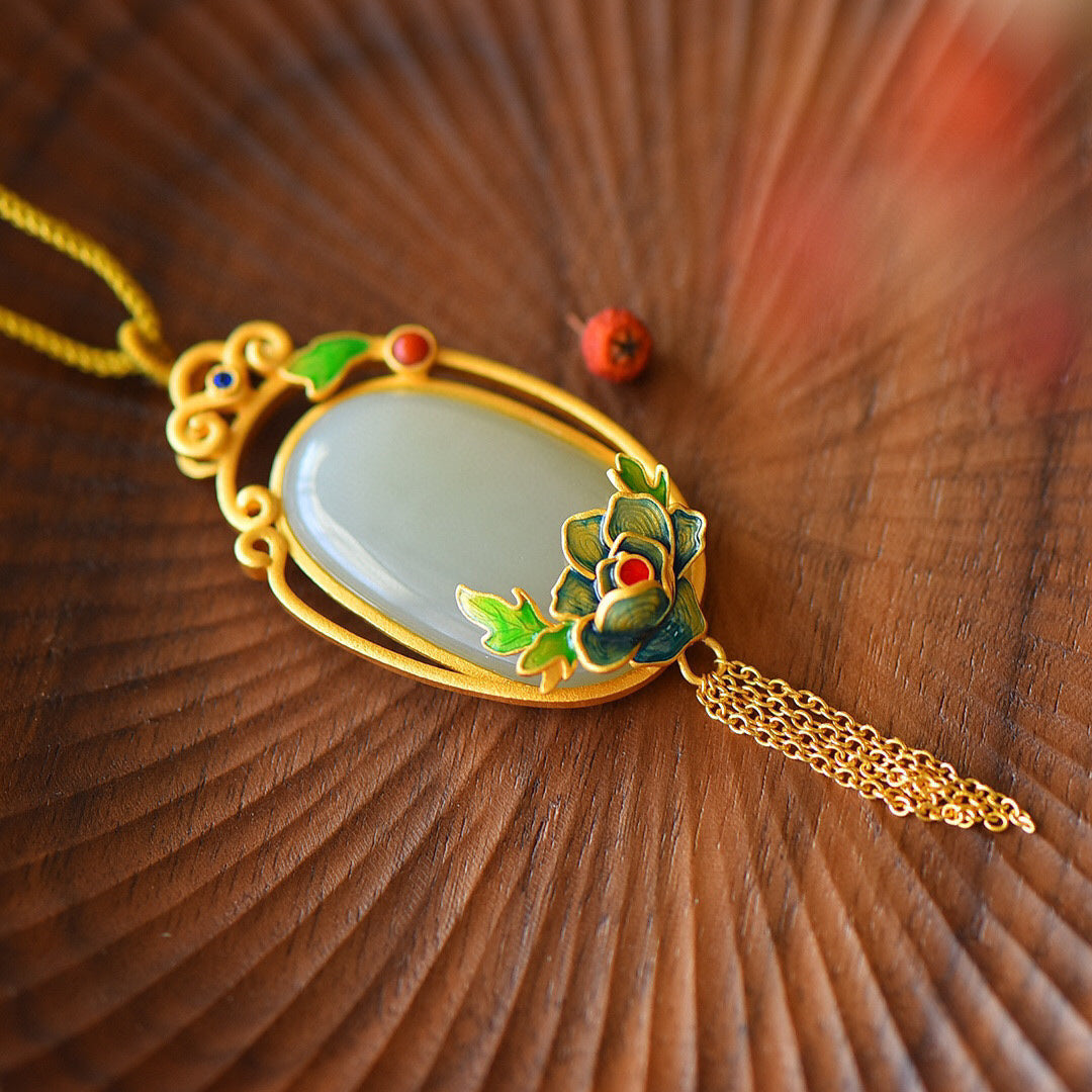 Beautiful Gold Necklace with Unique Style