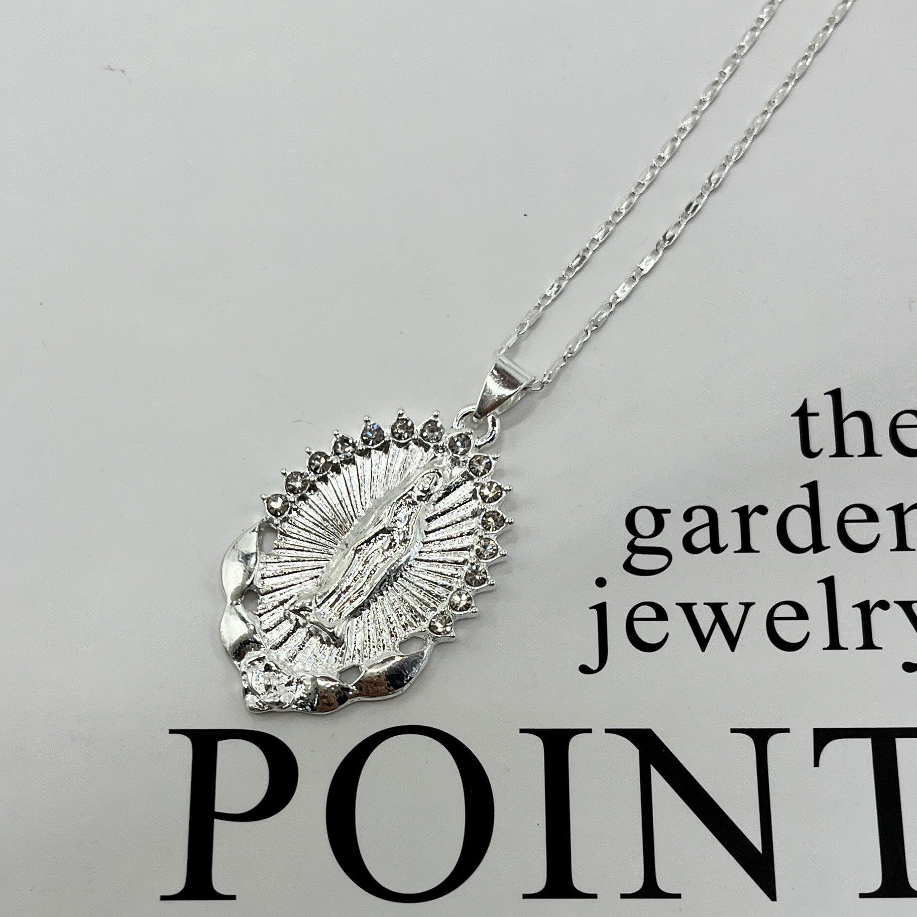 Stunning Necklace for Daily Wear