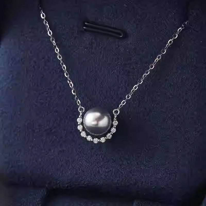 Beautiful Pearl Necklace with Unique Style