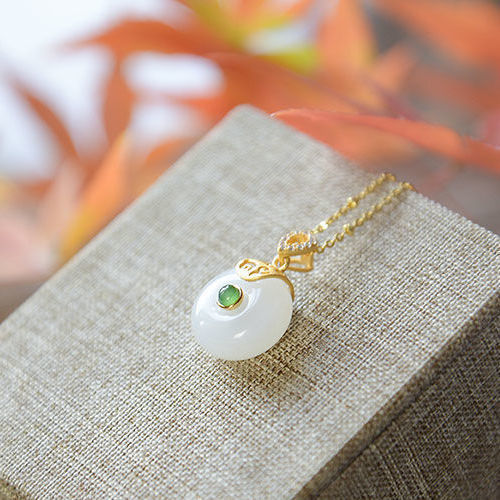 Stunning Silver Pendant for Daily Wear