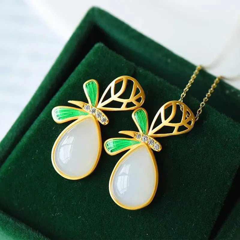 Beautiful Gold Necklace with Unique Style