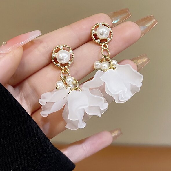 Charming Pearl Earring for Any Occasion