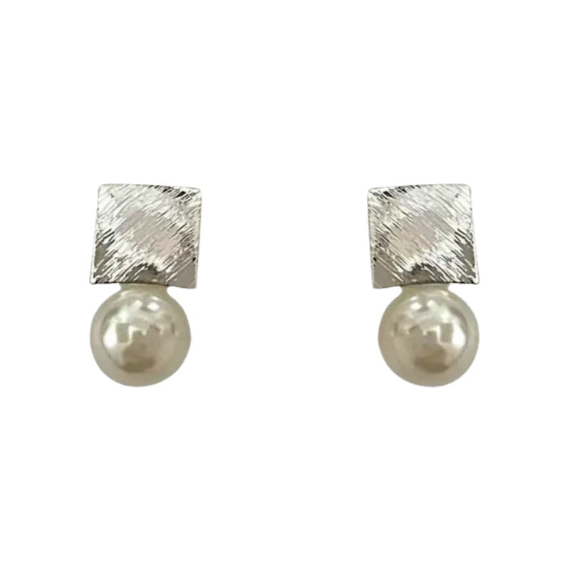Charming Pearl Earring for Any Occasion
