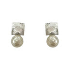 Charming Pearl Earring for Any Occasion