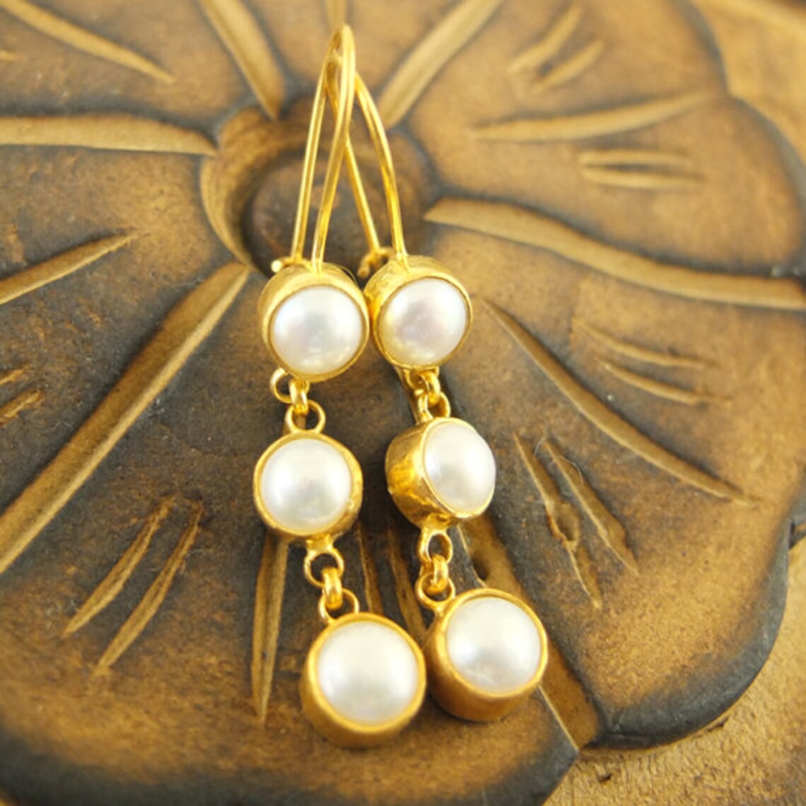 Classic Pearl Earring with Timeless Appeal