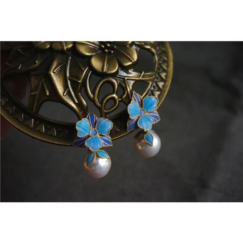 Charming Pearl Earring for Any Occasion