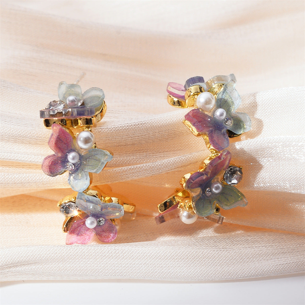 Beautiful Pearl Earring with Unique Style