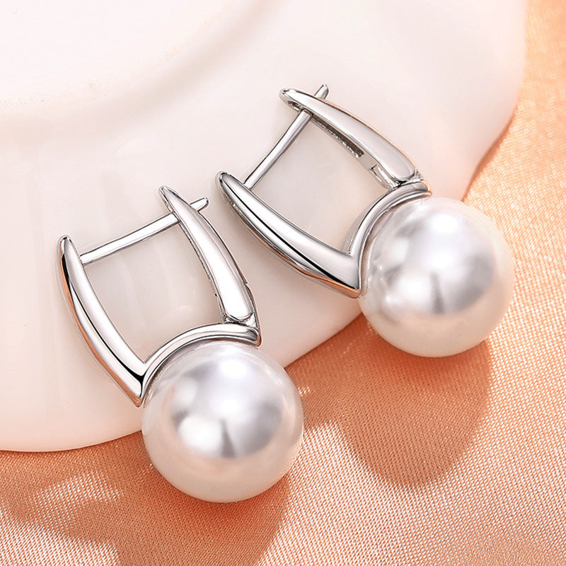 Charming Pearl Earring for Any Occasion