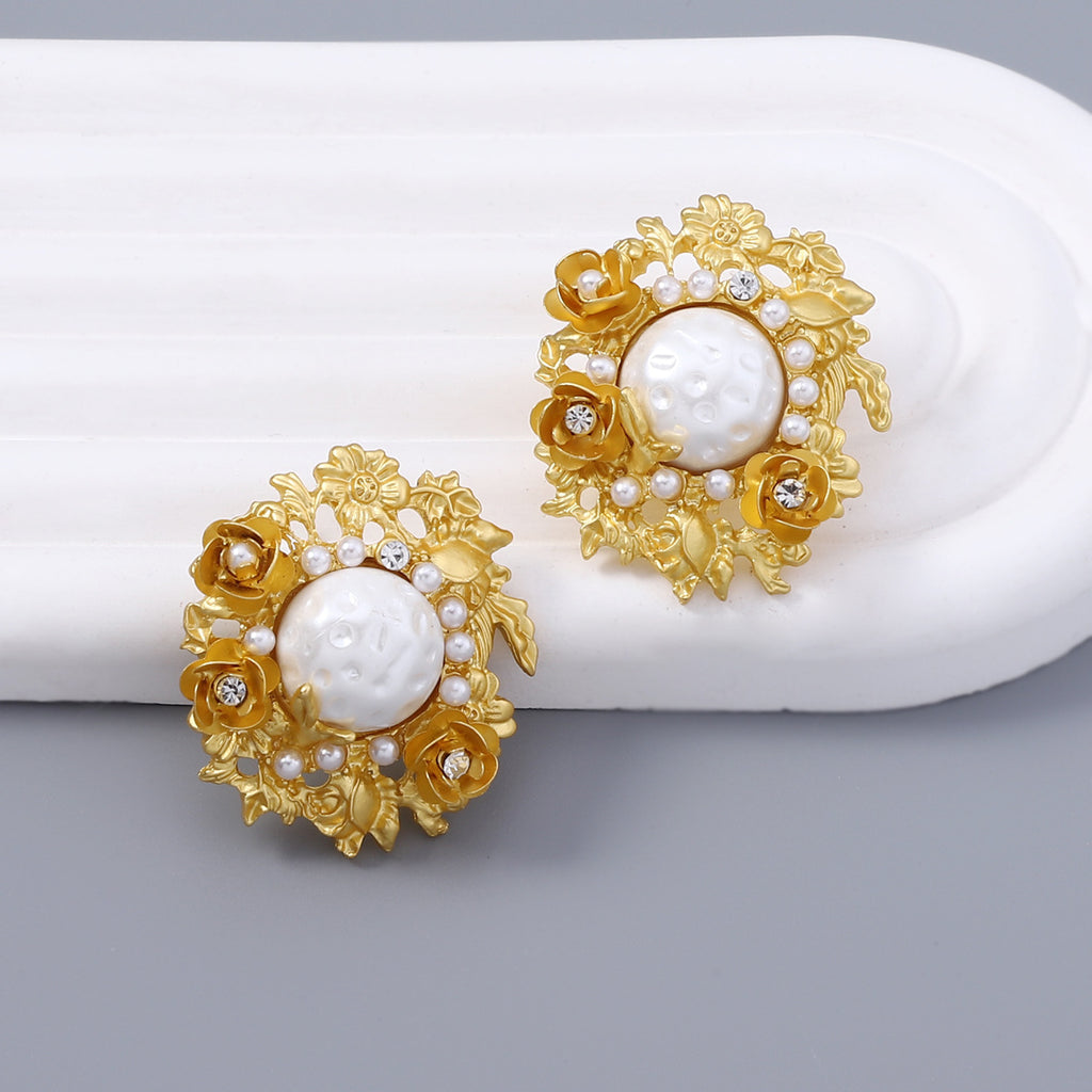 Beautiful Pearl Earring with Unique Style