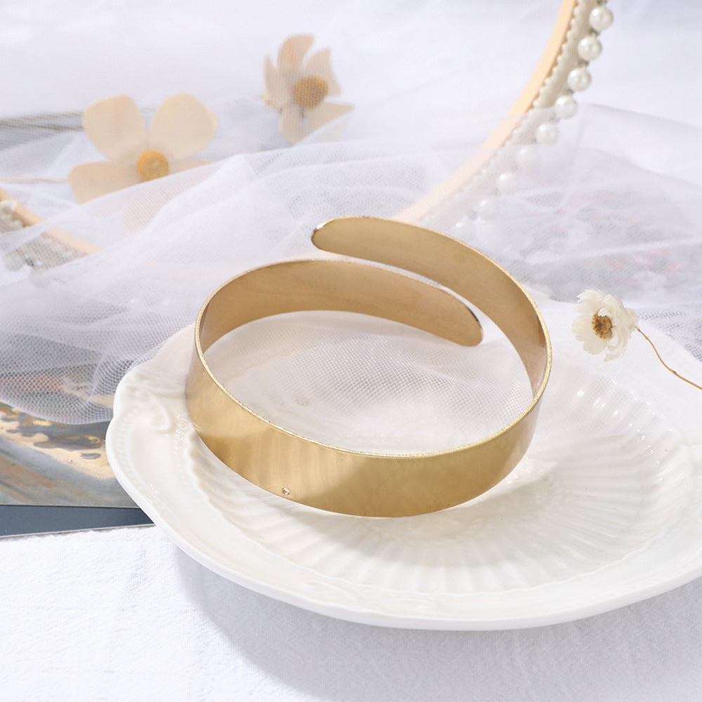 Beautiful Gold Bracelet with Unique Style