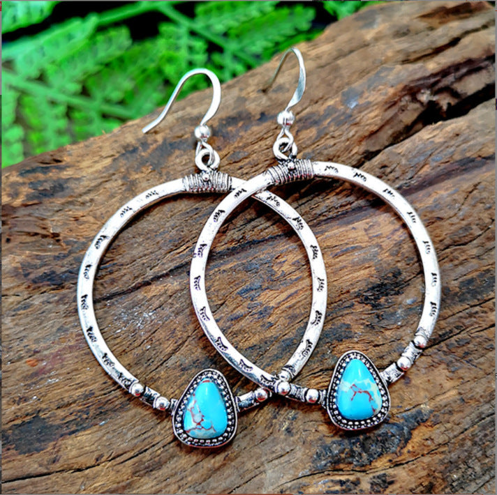 Charming Silver Earring for Any Occasion