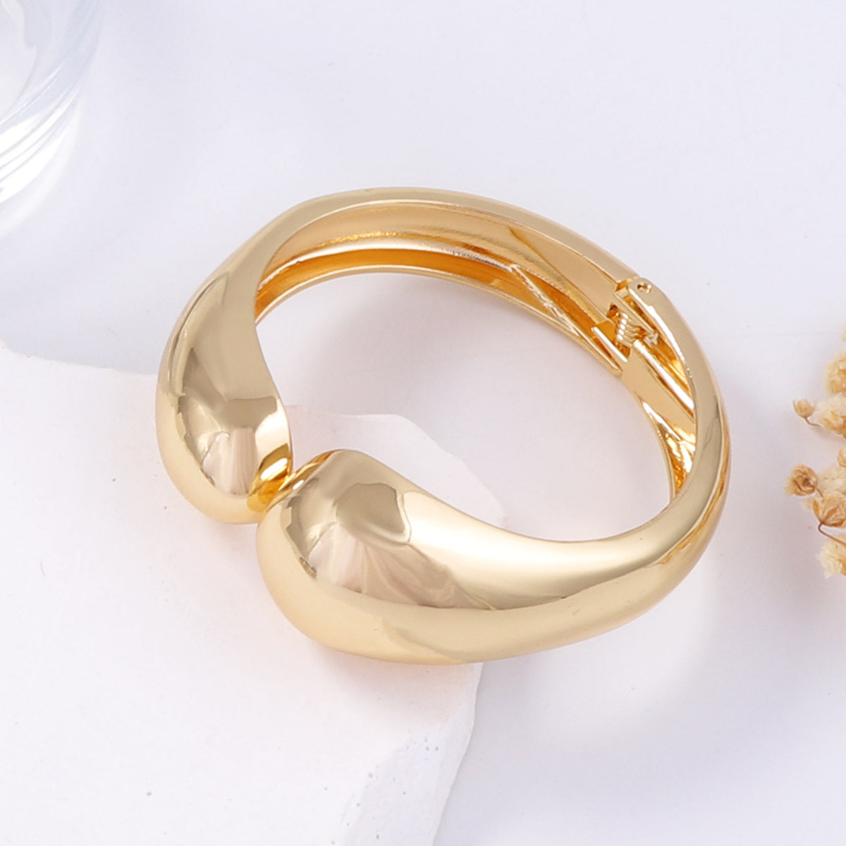 Beautiful Bracelet with Unique Style