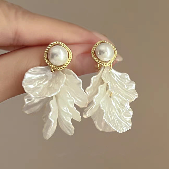 Charming Pearl Earring for Any Occasion