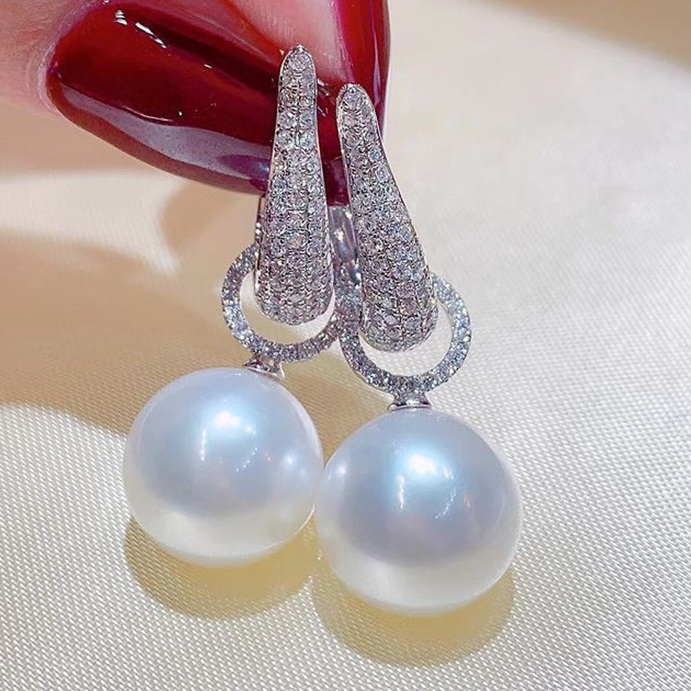 Beautiful Pearl Earring with Unique Style