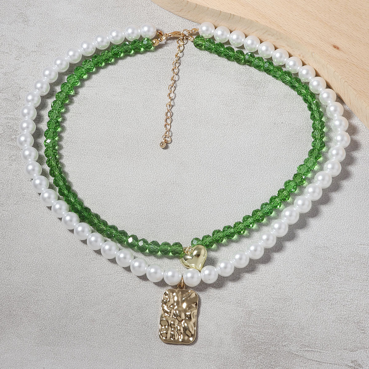 Beautiful Pearl Necklace with Unique Style