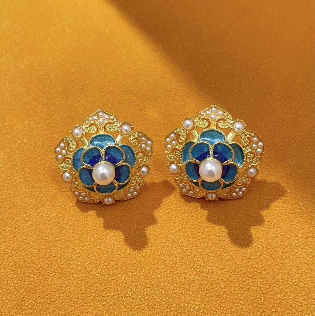 Vintage Handmade Gold Earring