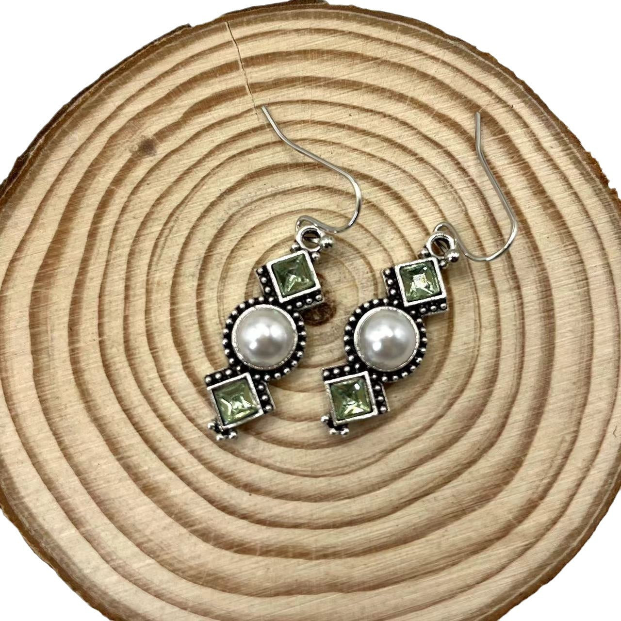 Charming Pearl Earring for Any Occasion