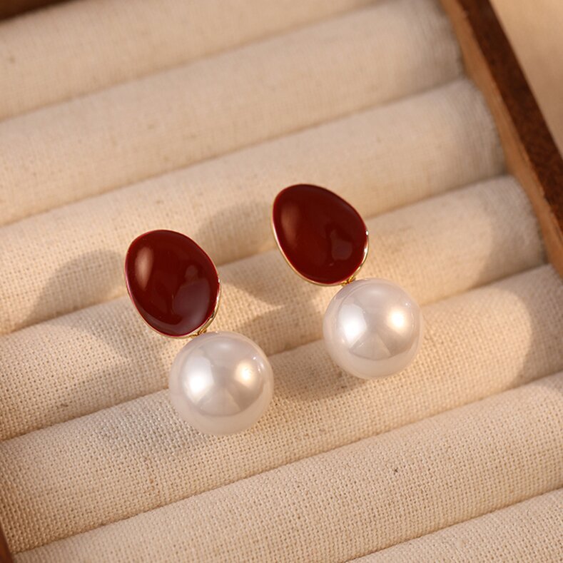 Beautiful Pearl Earring with Unique Style