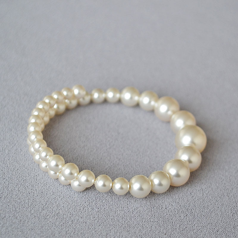 A Beautiful Pearl Bracelet with Unique Style