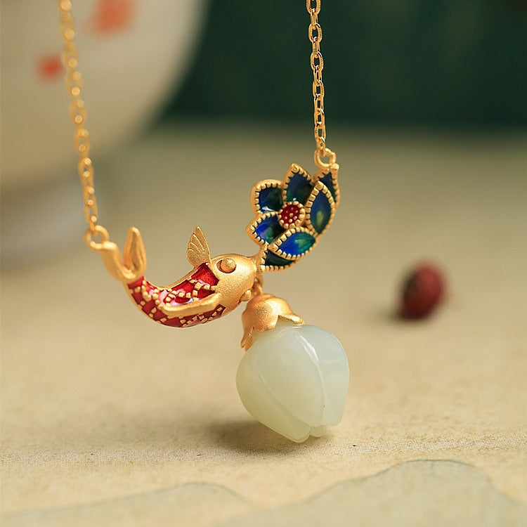 Beautiful Gold Necklace with Unique Style