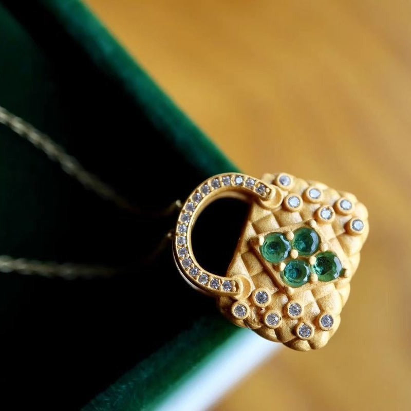 Beautiful Gold Necklace with Unique Style