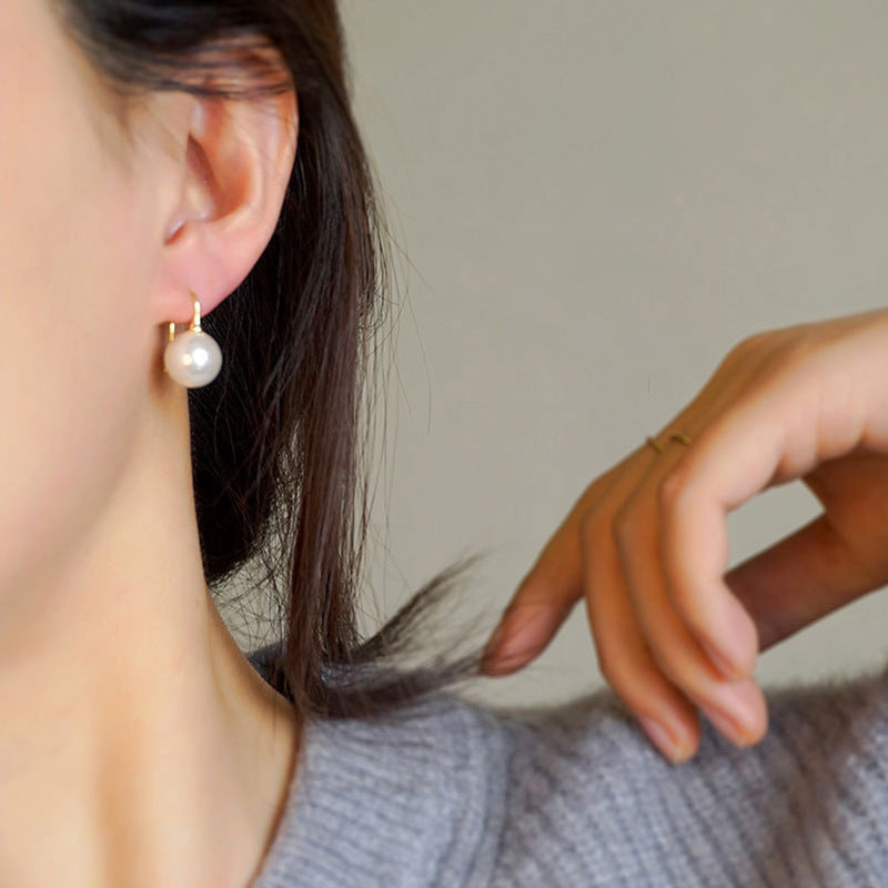 Beautiful Pearl Earring with Unique Style