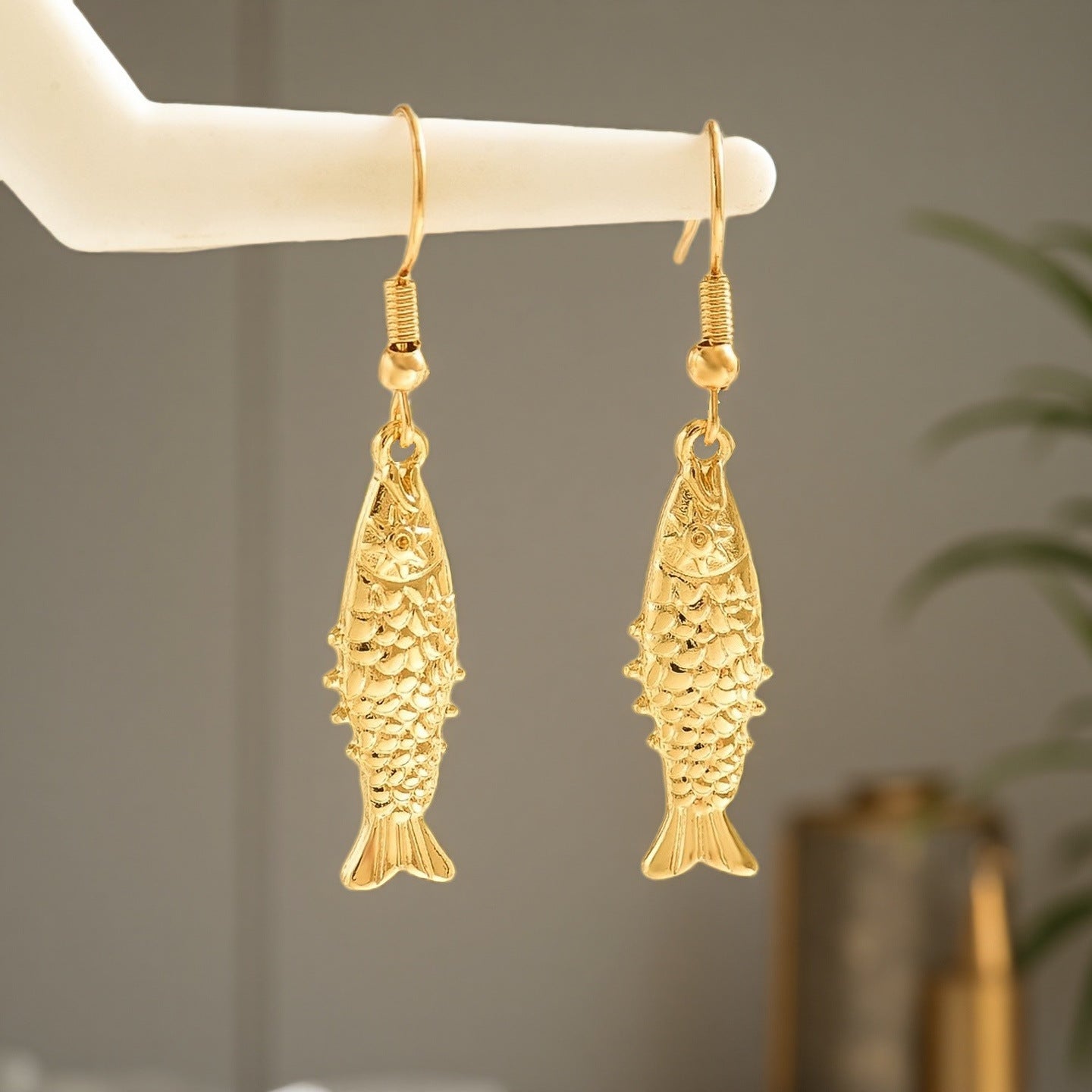 Classic Gold Earring with Timeless Appeal