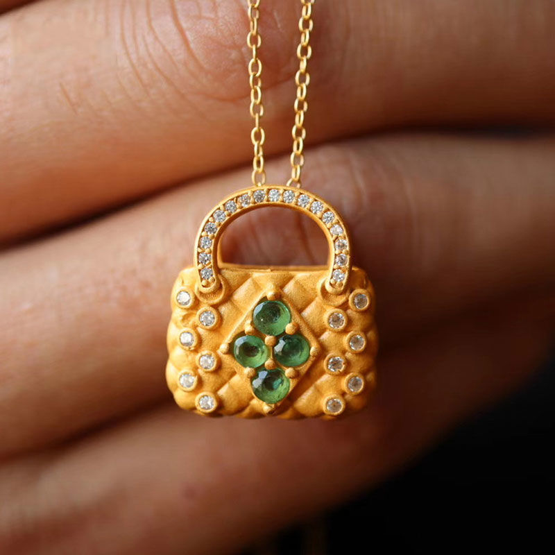 Beautiful Gold Necklace with Unique Style