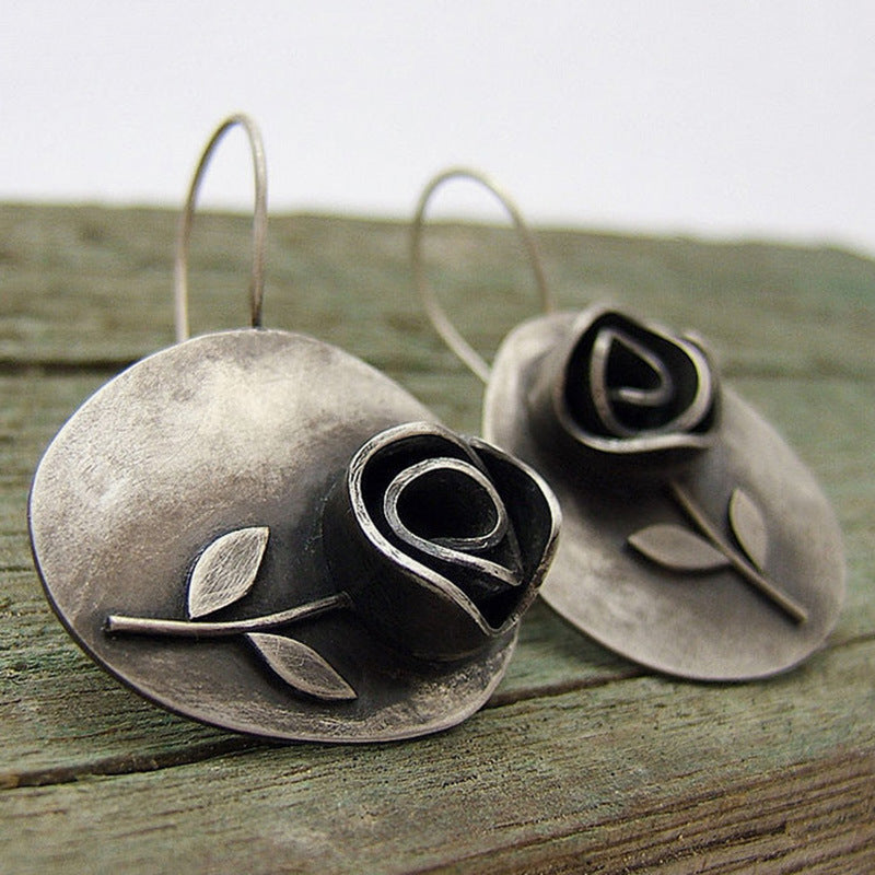 Charming Silver Earring for Any Occasion