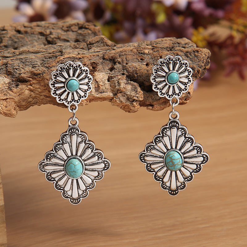 Elegant Silver Earring for Every Occasion
