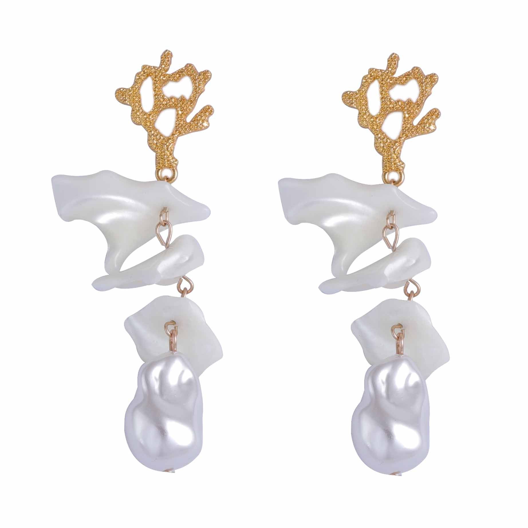 Beautiful Pearl Earring with Unique Style