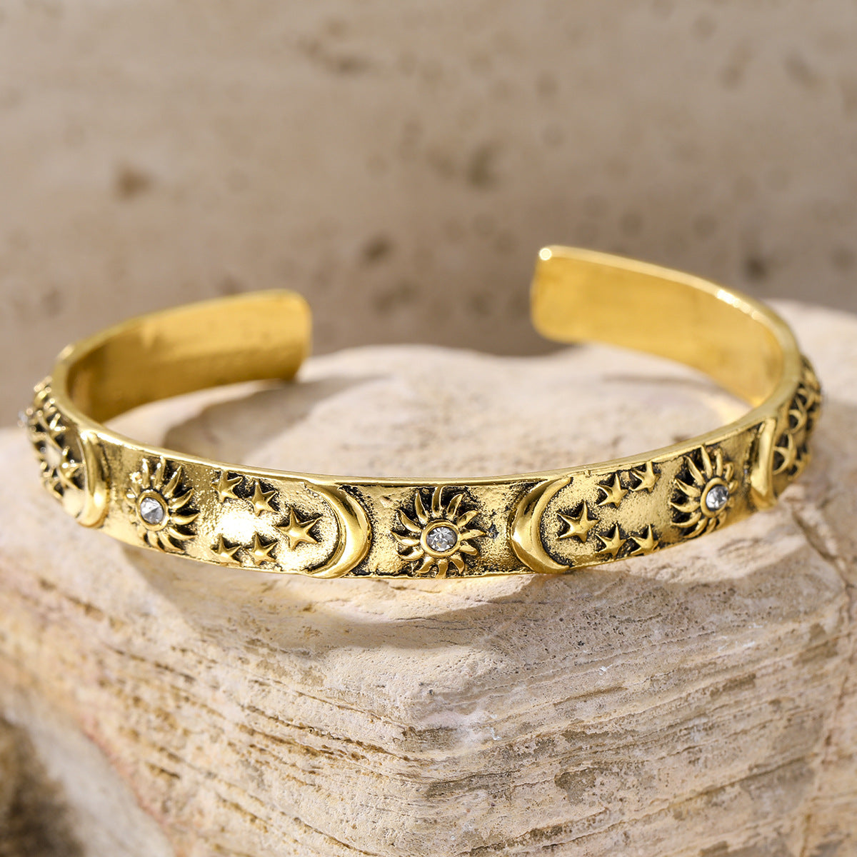 Beautiful Bracelet with Unique Style