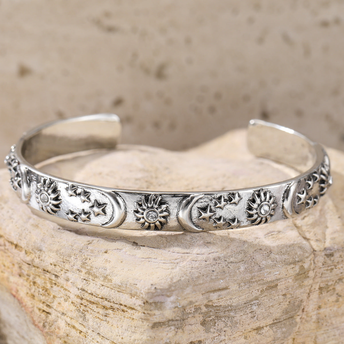 Charming Bracelet for Any Occasion
