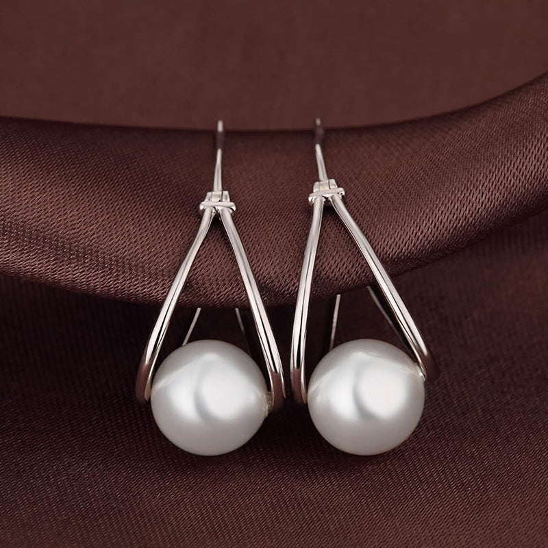 Classic Pearl Earring with Timeless Appeal